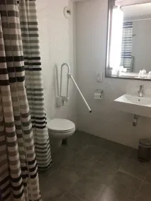 The Originals City, Hôtel Le Gayant, Douai - Bathroom