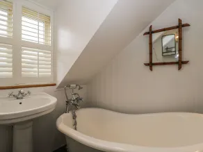 Kyte Cottage - Bathroom