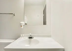 Super 8 by Wyndham Marshall - Badeværelse