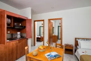 Central Cozy Apt 150m From Beach - Living area
