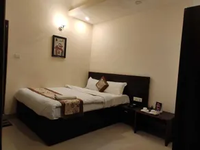 The Narayani Continental Hotel - Chambre