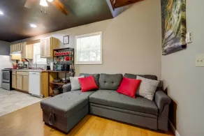 Private Hot Tub, Yard: Pet-Friendly Whittier Cabin - Intérieur