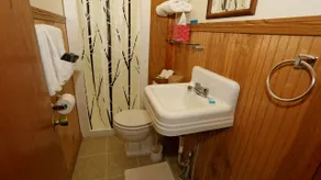 Alpine Inn - Badezimmer