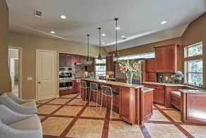 Roomy Home w/ Deck, 5 Mi to Lake Arrowhead Village - Interior