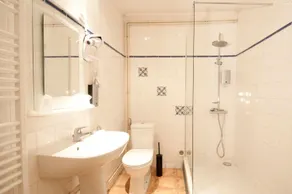 Logis hôtel restaurant Auberge de l'Espinouse - Bathroom