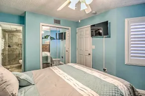 Murrells Inlet Condo w/ Ocean Views & Pool Access! - Værelse