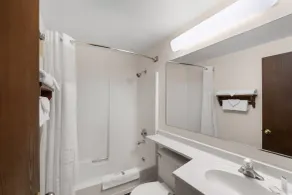 Super 8 by Wyndham Jackson Hole - Bathroom