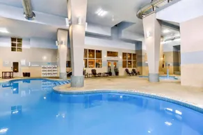 Comfort Inn & Suites Ambassador Bridge - Piscine