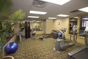 Chateau Nova Kingsway - Fitness facility
