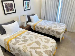 Apartamento vacacional con piscina, jardín y terraza | Vistas al jardín - Habitación