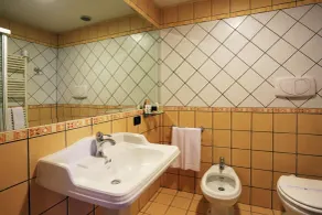 Hotel L'Aquila - Bathroom