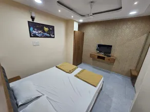 StayGuru Hotel Paradise Inn - Room