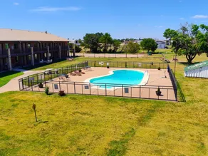The Lodge at Russell - Russell Inn - Pool