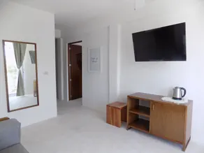 Noah Beach Hotel & Suites - Habitación