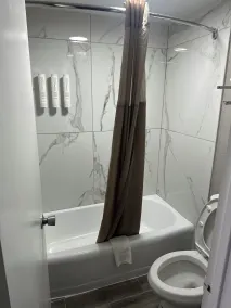 Clarion Pointe Decatur River City - Salle de bain