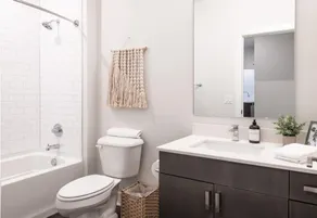 Cozysuites l Modern 1BR in Downtown Cincinnati - Badeværelse