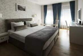 New Era Hotel Old Town Party Zone Bucharest- parking with fee nearby - NOT at the hotel ! - Room