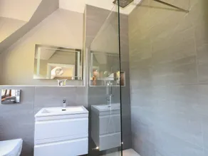 Little Picket - Bathroom