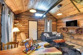 Quaint Abbeville Cabin Studio w/ Gas Grill! - Innvendig