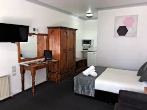 New England Motor Inn - Room