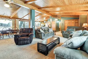 Waterfront Petenwell Lake Home w/ Private Dock - Interiør