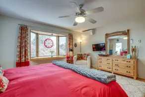 Serene Santa Fe Getaway w/ Hot Tub & Fireplace! - Zimmer