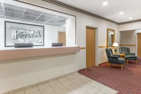 Super 8 by Wyndham Cresco IA - Lobby