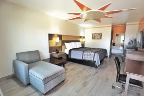 Scottish Inns & Suites Shenandoah Woodlands Mall - Room