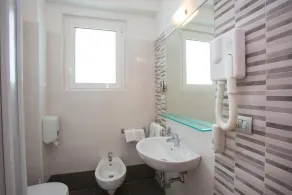 HOTEL  ALTIS  - Salle de bain
