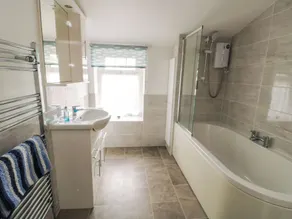 1 Castle Row - Bathroom