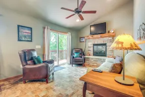 Pet-Friendly Wisconsin Cabin on Lake w/ Fire Pit! - Interiør