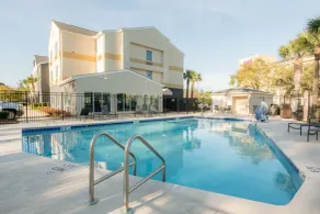 Fairfield Inn Suites Brunswick - Piscine
