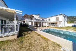 Luxury Villa in a Peaceful Neighborhood with Pool - Pool