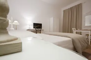 And So - Chambre