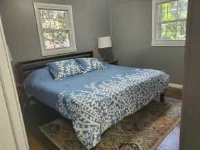 Comfortable Cozy Walk to Camc Hospital - Room