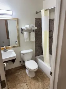 Blue Bonnet Suites -Lubbock, TX - Medical Center - Badrum