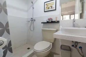 Forbeswood Heights near St Lukes - Bathroom