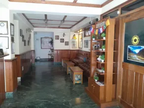 Hotel Sonam Delek Gangtok Near MG Marg With Mountain View - Resepsjon