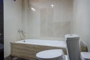 RedDoorz Plus @ Cameloan Hotel Palu - Bathroom