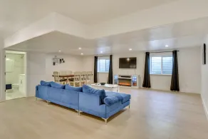 Sleek & Modern Morgan Abode: Great for Families! - Innvendig