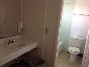 ECONOMY INN AND SUITES - Salle de bain