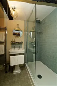 The Bull Hotel - Bathroom