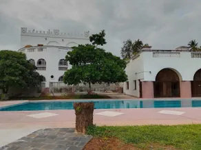 La Benderas - Pool