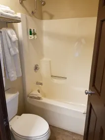 Parkwood Lodge - Bathroom