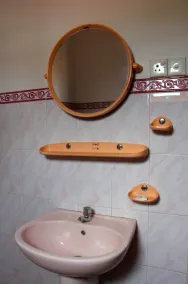 Holiday Guest Inn - Bathroom