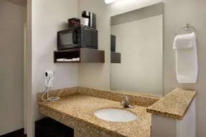 Travelodge by Wyndham Dexter - Salle de bain