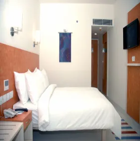 Hometel Chandigarh - Room
