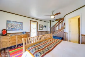 Riverfront Haven: Converted Barn w/ Deck in Aurora - Interiør