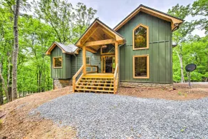 Riverside Mtn Retreat w/ Hot Tub & Game Room! - Interiør