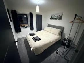 Luxury home 5 bedroom 3 bathroom games room parking - Værelse
